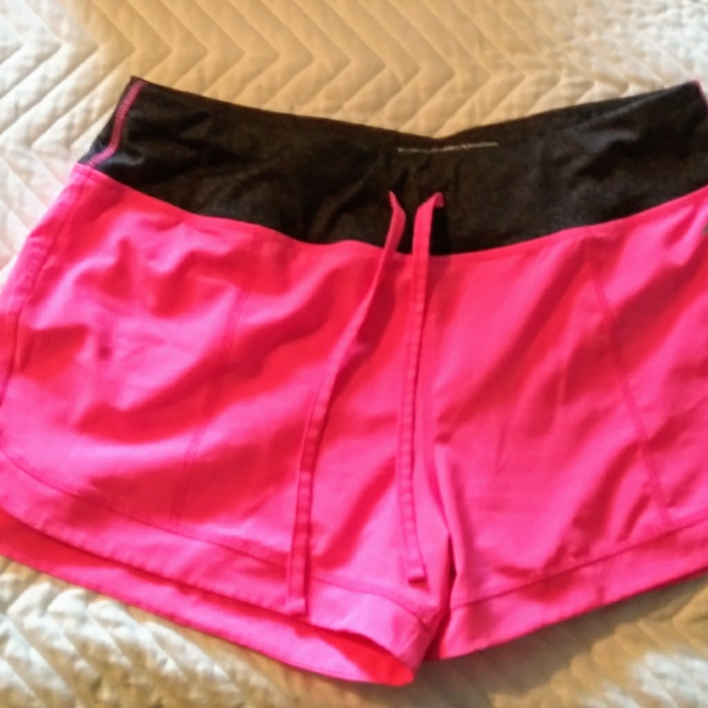 Avia Shorts large